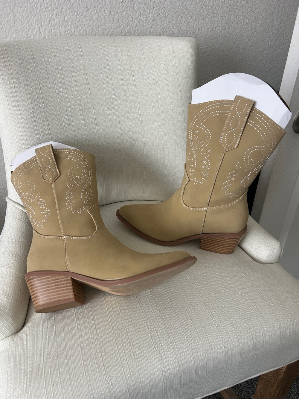 Classic Tan Western Cowboy Boots - Women's Ankle Boot